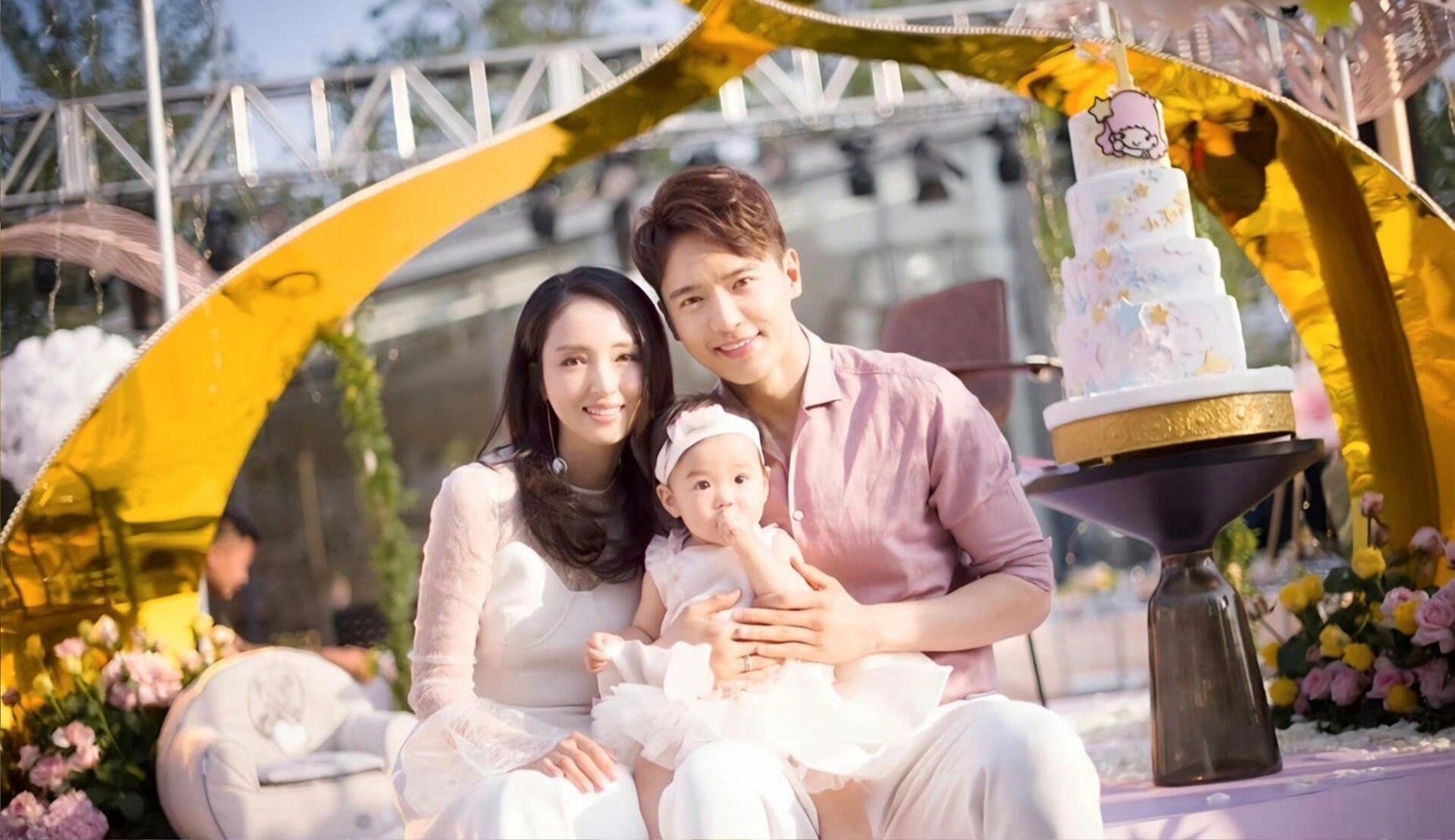 董璇和这么帅的在一起过，是怎么看上现在这个的，好不理解​​​