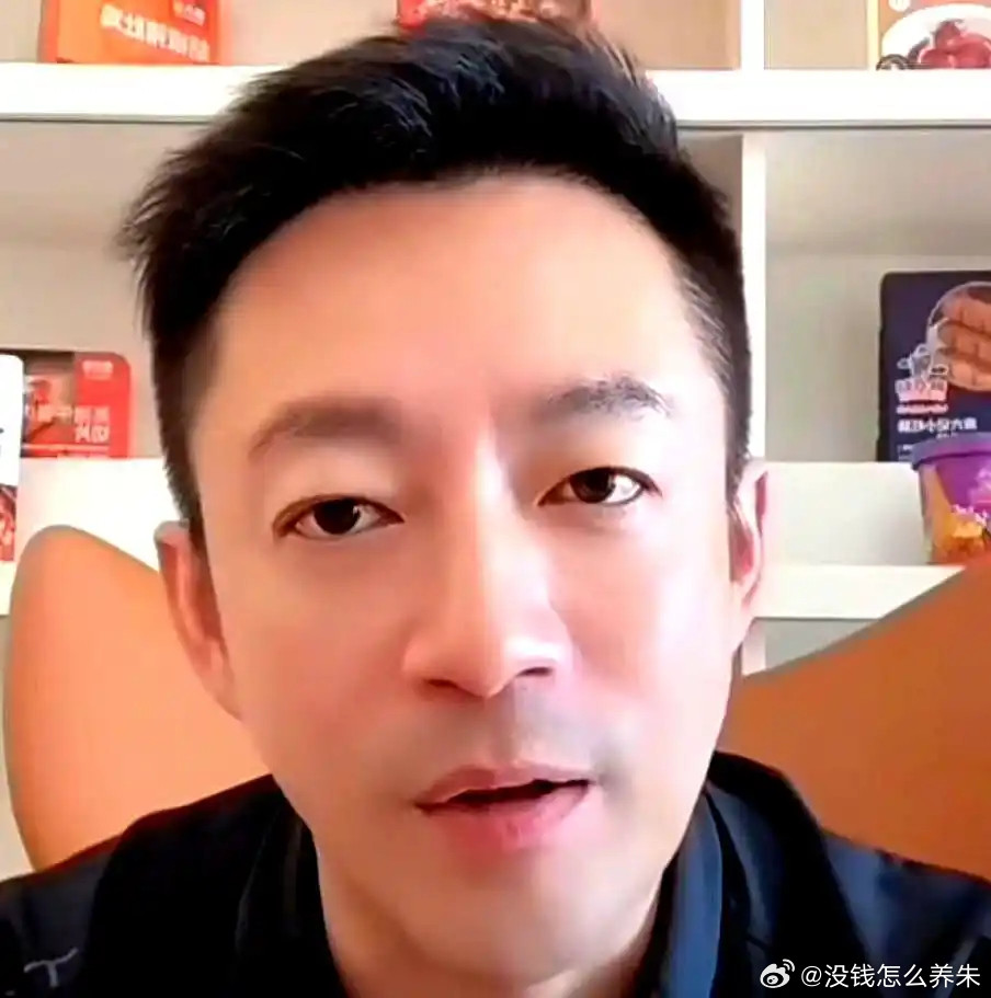 从汪小菲近期的直播可以看出，他内心对小霖霖和小玥玥充满了愧疚，也坦言以后会花更多