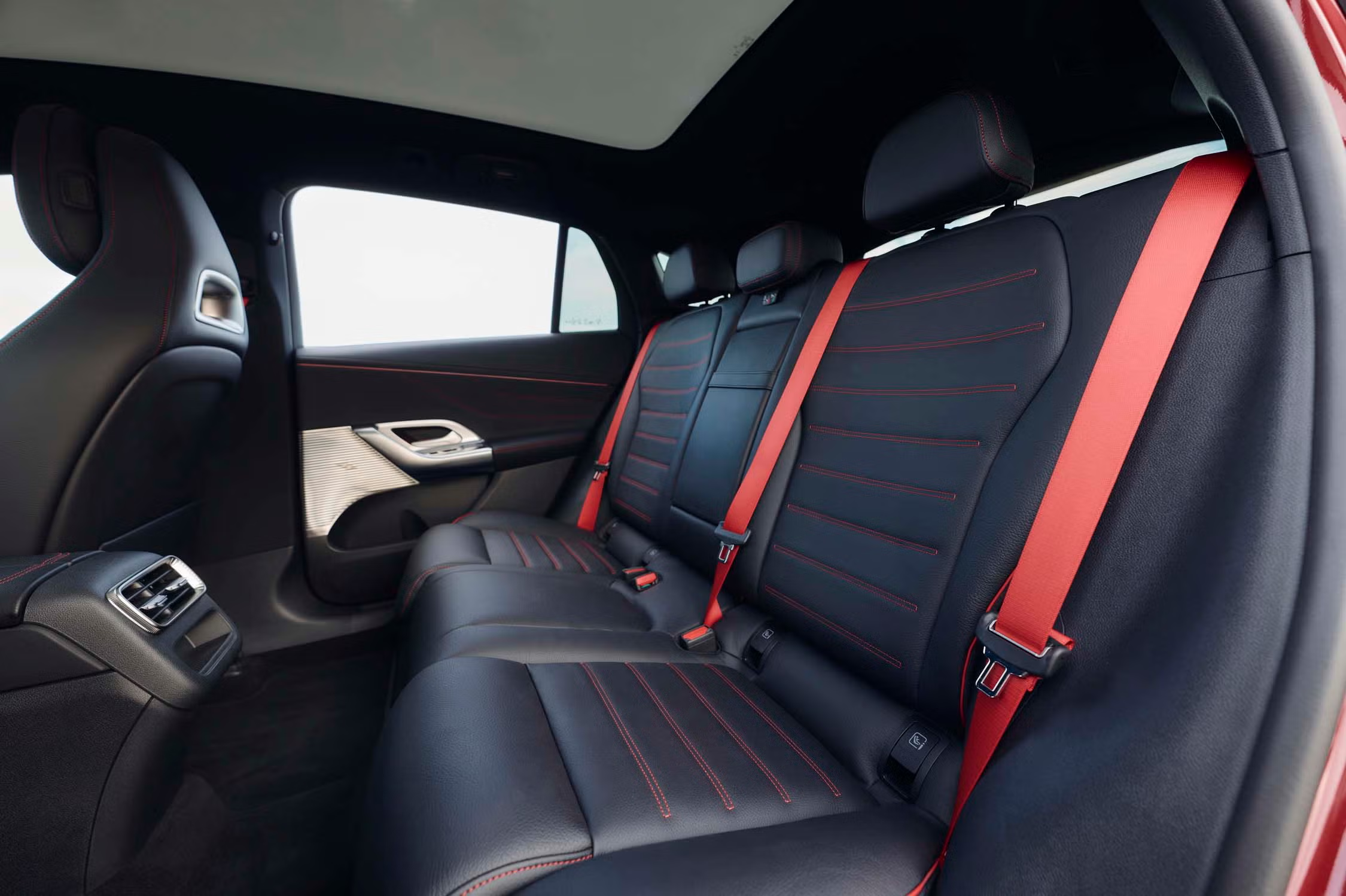 大格栅配巨屏，续航性能双在线！