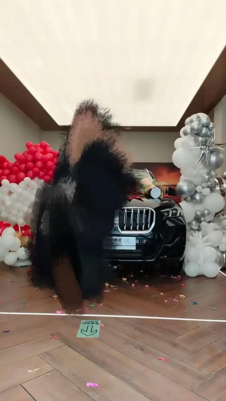 我的朋友圈已被“宝马浓度”超标占领自从朋友提了宝马，我怀疑他手机相册里只剩两类