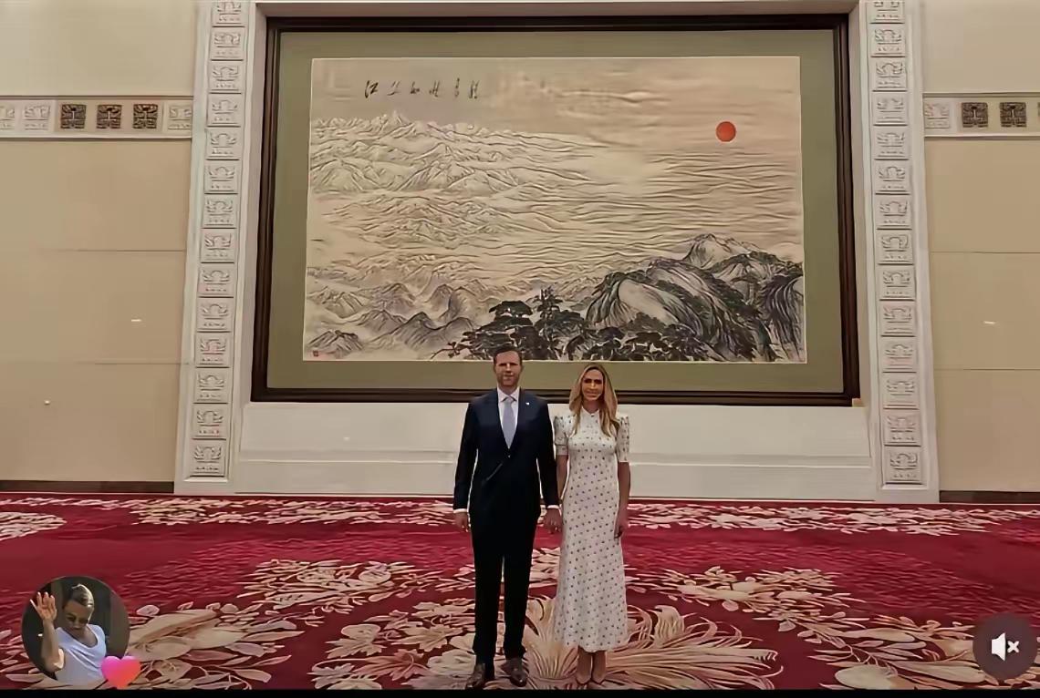 特朗普儿子发布的北京之行照片，江山如此多娇​​​​！好伟大的画作！​这幅由傅