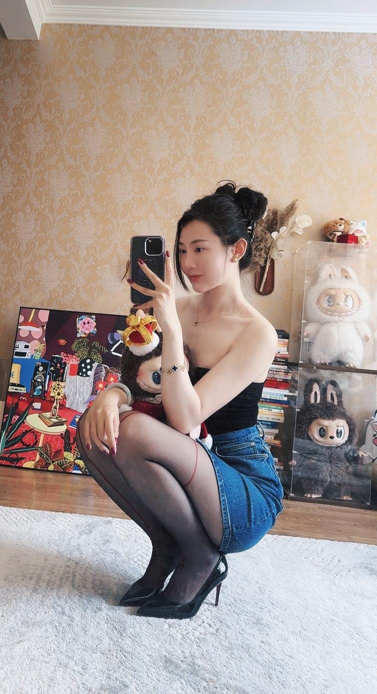 今天的丝袜完全是配合我的拉布布