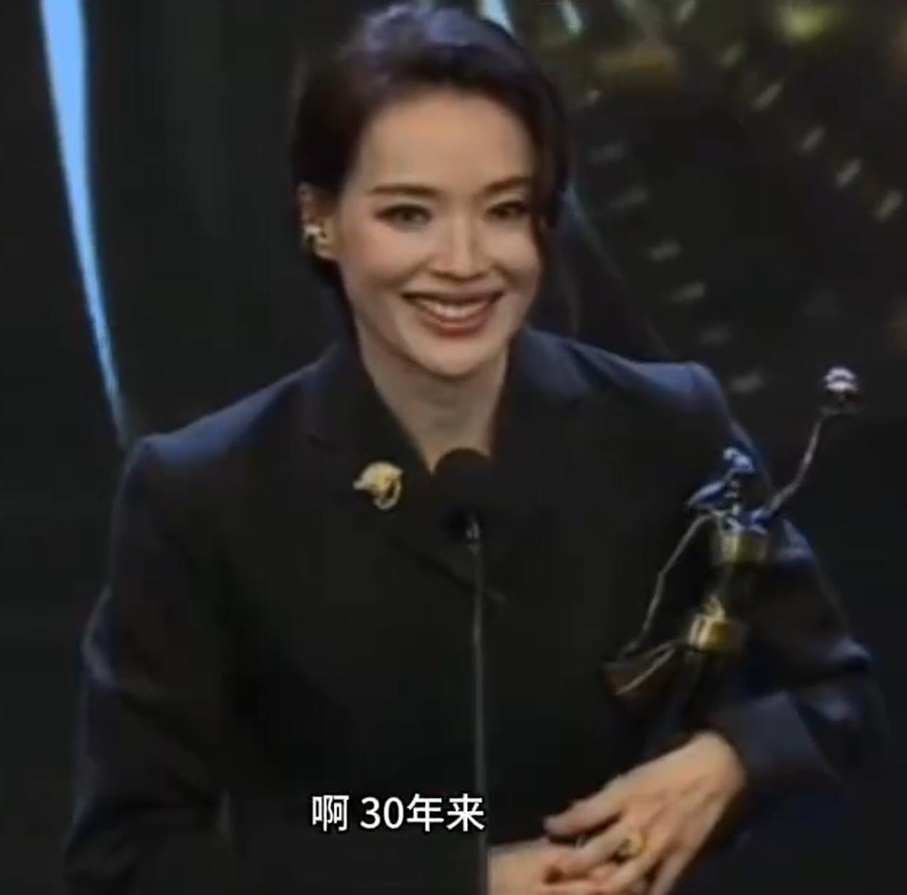 舒淇这段发言，是教科书式的发言。舒淇凭借处女座电影《女孩》，获得了香港金像奖