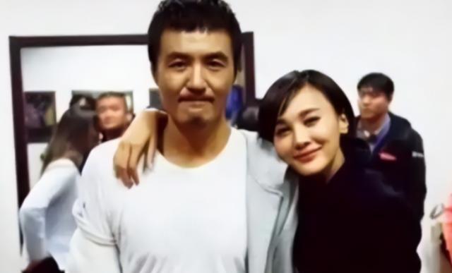 2006年，朴树让妻子吴晓敏下楼买一包烟，左等右等都不回来，朴树也没给妻子打电话