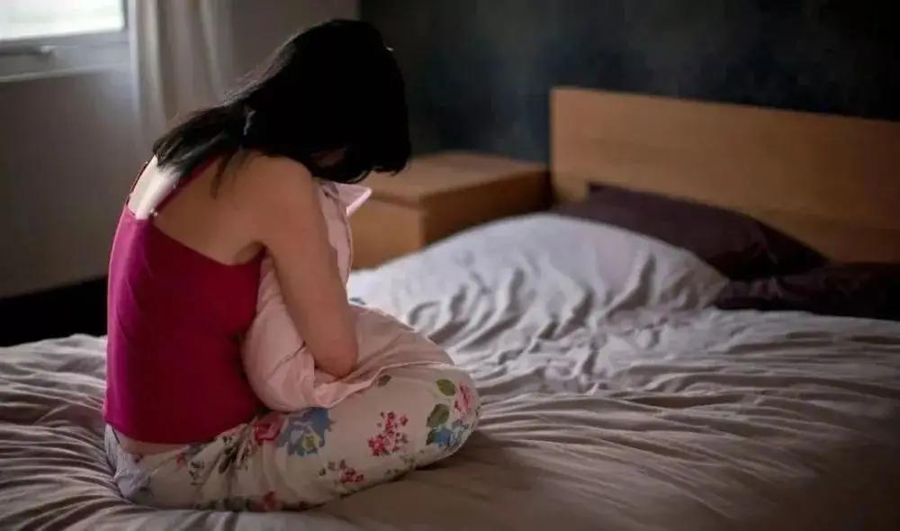“太欺负人了！”宁夏固原，男子的妻子无法生育，于是他和小自己9岁的女友生了三个子