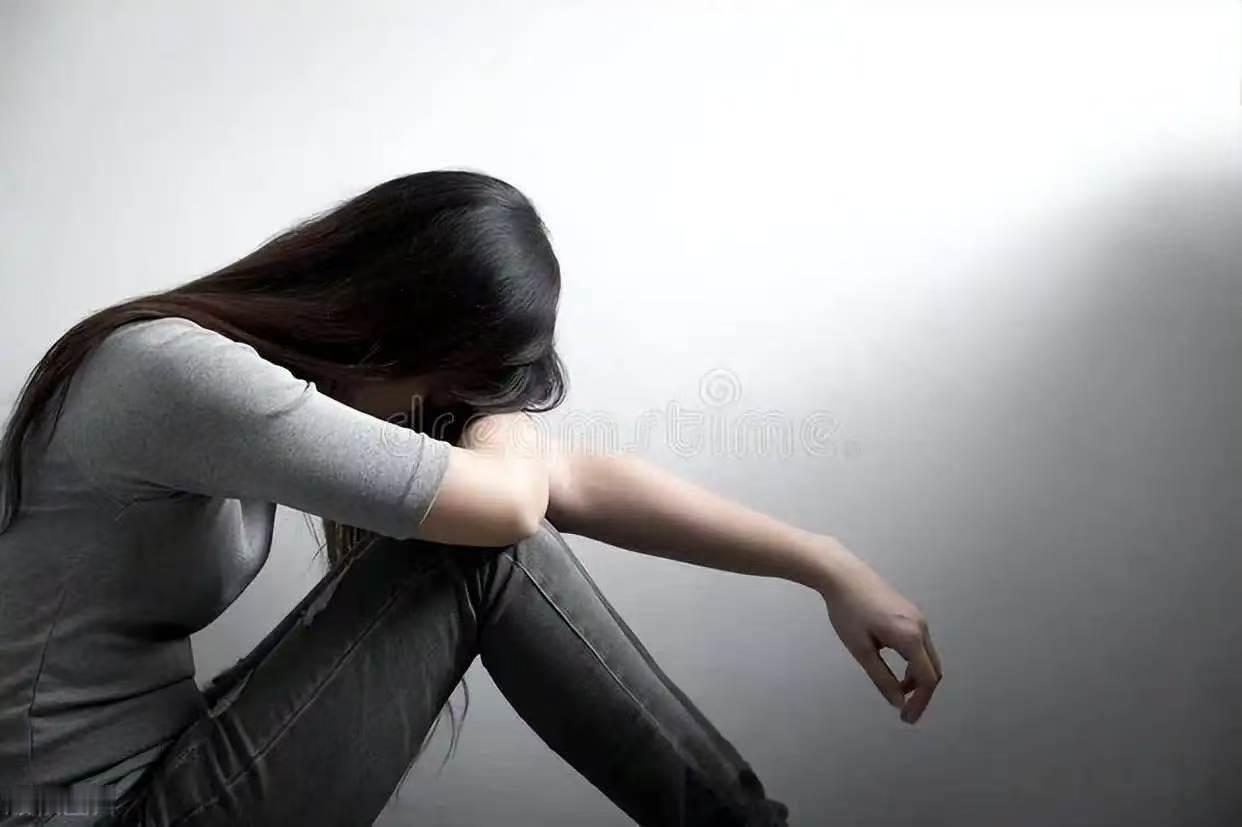 这种男人太可怕了！女子与帅气多金的韩国男友一见钟情，可相恋一年期间，她觉得两人并