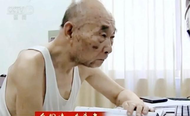 “中国导弹打的如此精准，全靠这位身穿5块钱背心的老人！”徒手造出值上亿装备的老人