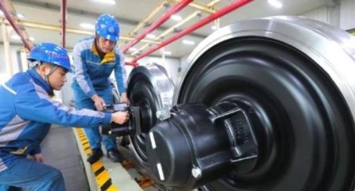 “给钱也不卖给中国。”为了打压中国发展，日本和德国联合断供高铁车轮，毁掉了中国上