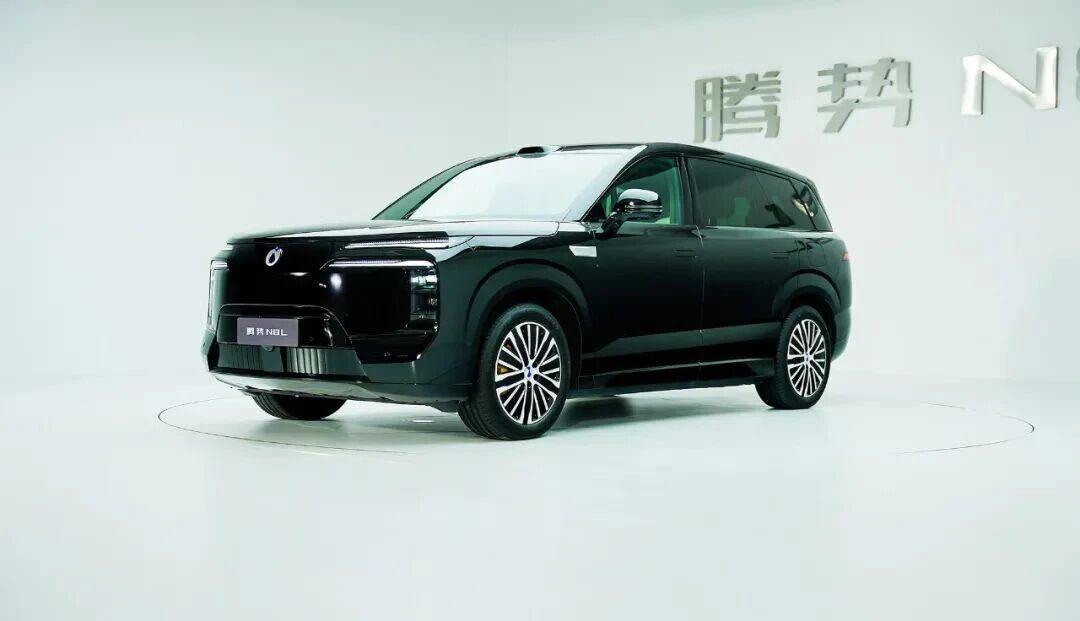 国庆自驾救星！二胎家庭终于找到“不挤娃不塞行李”的大6座SUV，腾势N8L这几点