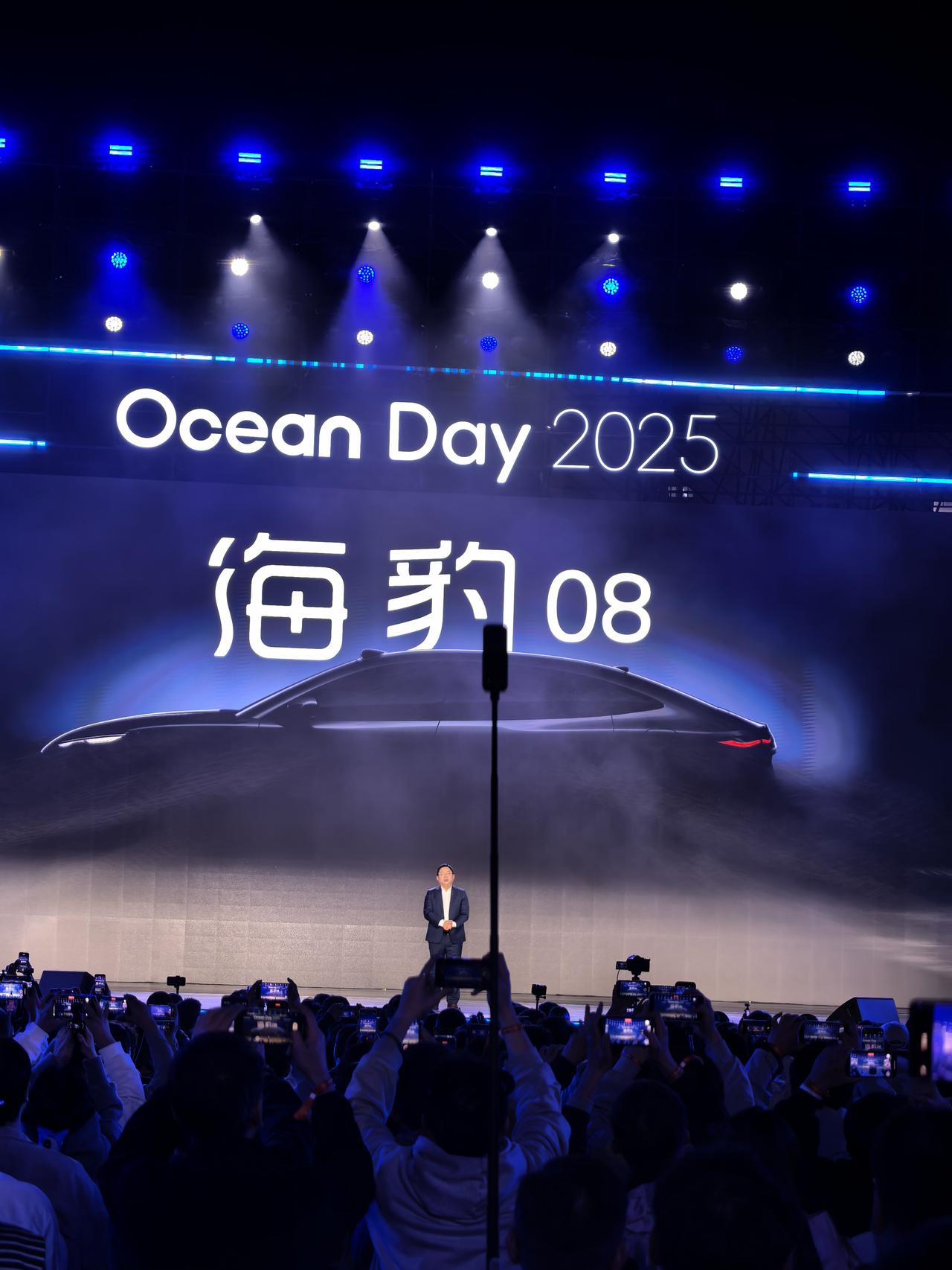 刚刚比亚迪宣布，海洋网两款新车要来了，海豹08，海狮08，一辆轿车，一辆SUV，