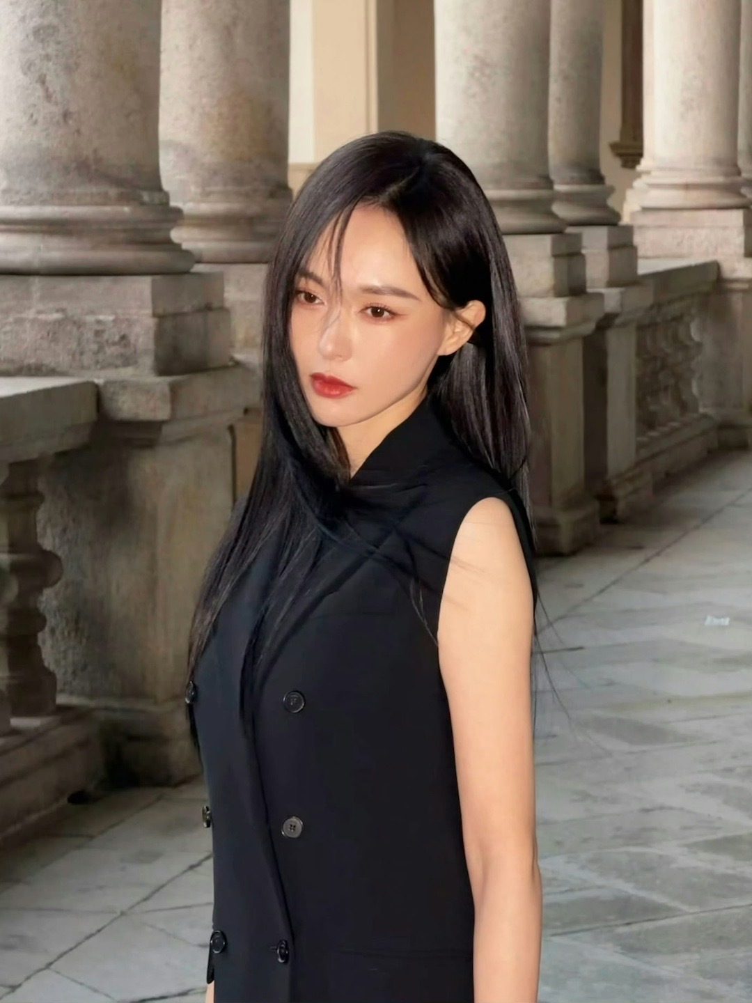 唐嫣Fendi大秀位置确实不错