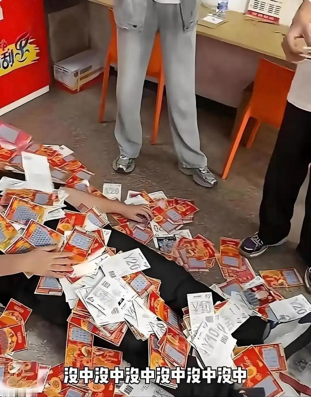 最近刷到个离谱事儿，有位大哥冲进彩票店，直接把店里所有刮刮乐全包圆儿了，算下来足