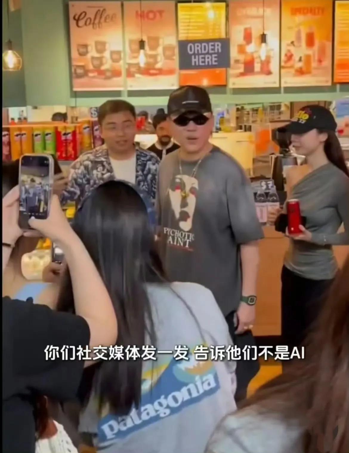 胡彦斌恋情反转剧！一句“不是AI的”胜过千言万语！我一直以为明星的恋情声明总绕