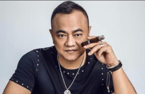 2004年，“刘老根大舞台”落地长春，却因占地事宜与长春当地势力发生纠纷。装修时