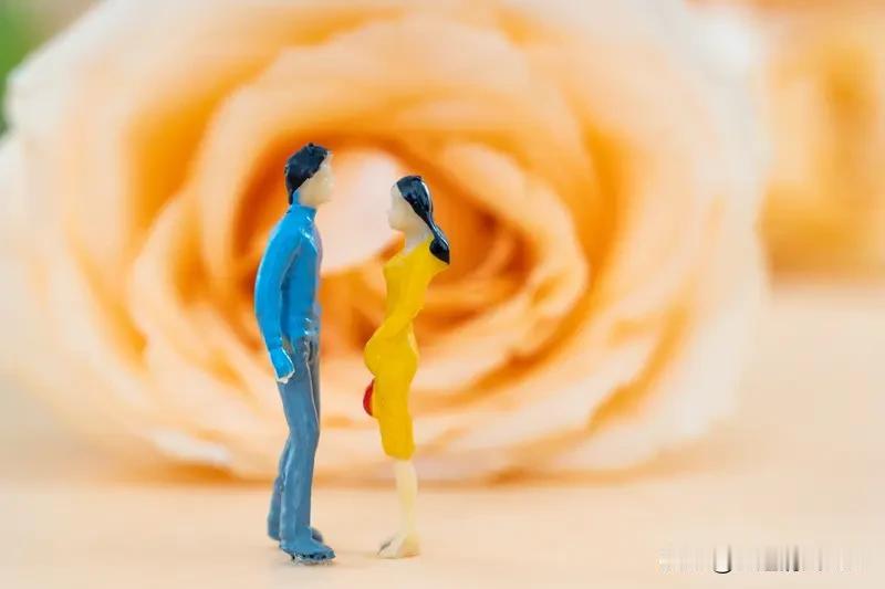 “想断又舍不得删微信的人，99%都在给后半生埋雷。”昨晚刷到的这条微博真是扎心。