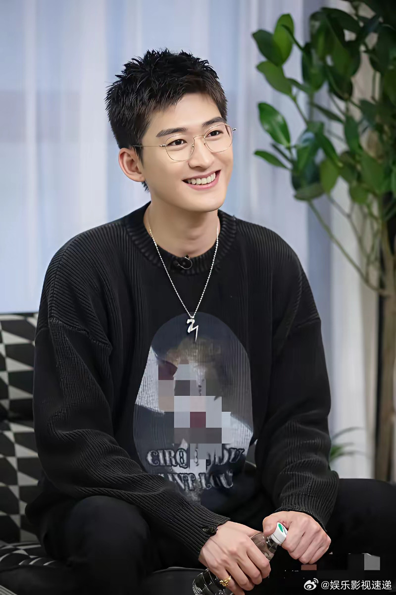 张翰现在烦透了吧，他烦的不是自己有没有戏拍，也不是烦自己演技上的问题，而是烦自己