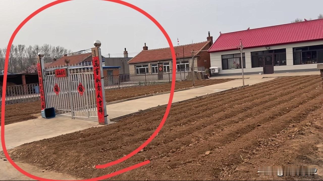 这才叫真正的独门独院[呲牙笑]