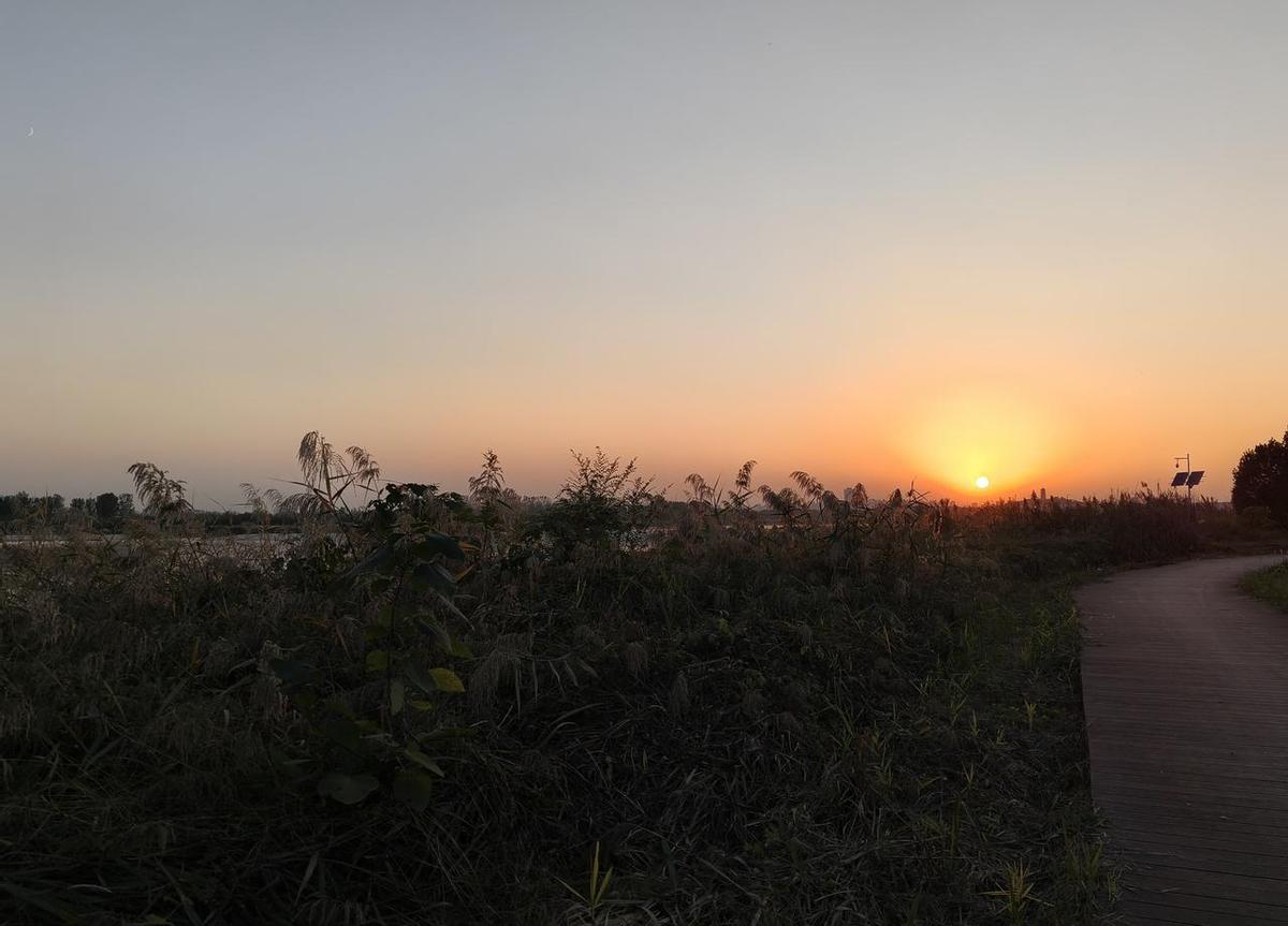 郑智化登机时踩空了，25厘米缝，没摔着，但心凉了。标准是30厘米以内，可谁家老