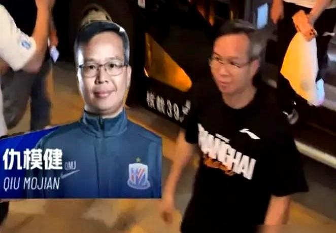 一个搞足球的，竟戴上了CBA总冠军戒指，这事儿真有点意思。上海男篮苦等24年