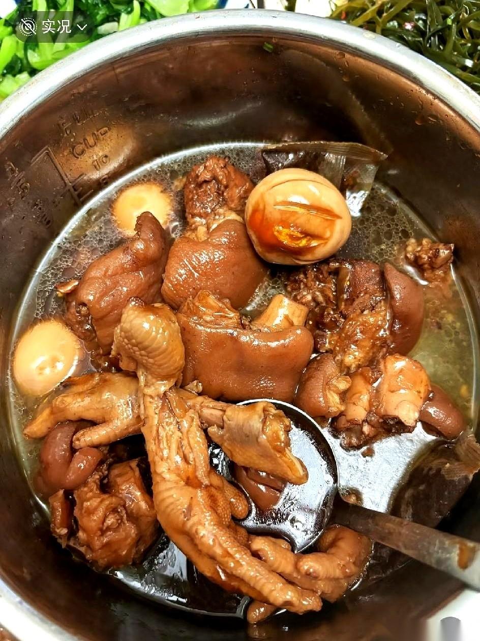 婆婆刚做完子宫切除手术疼得躺在沙发上，公公进门看见灶上没开火，直接开骂说割个瘤子