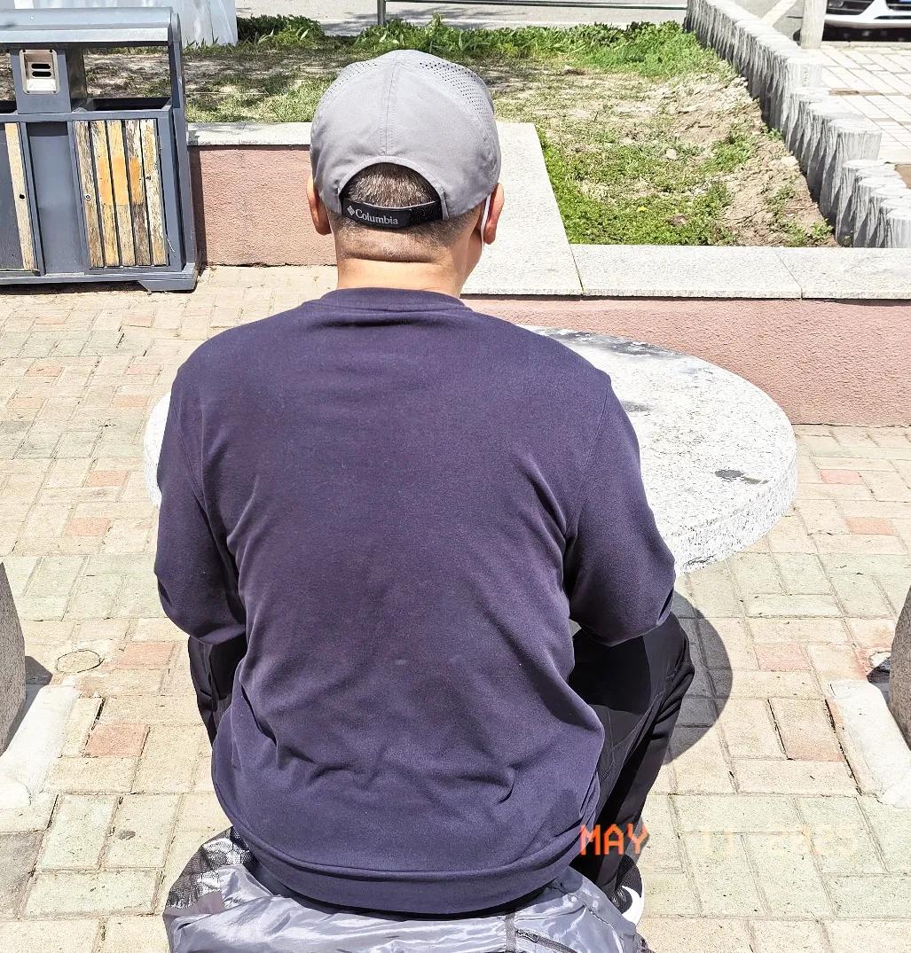 去年受益尝到甜头，入夏立马开晒。我总结去年晒背有两大变化。去年坚持晒一夏至秋，