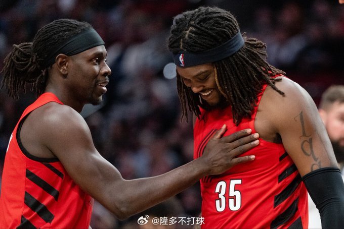 BobbyMarks：由于罗伯特·威廉姆斯在季后赛首轮对文班亚马的出色限制，目
