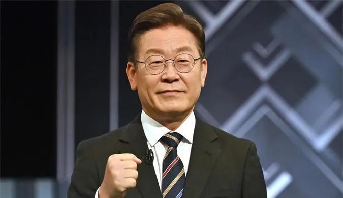 李在明:如果外星人入侵地球，再考虑干涉台海的问题！近日美媒采访了被认为会大概率