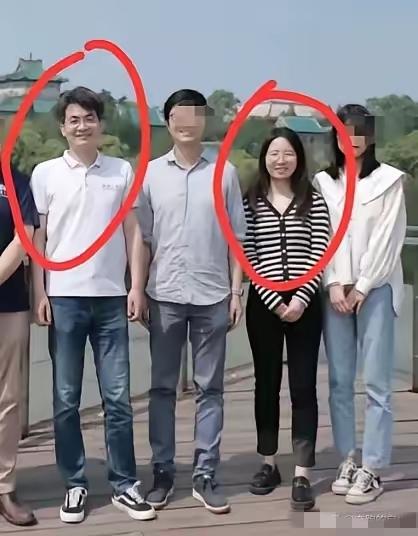 付磊教授和曾梦琪教授的同框合影在网上传开了。付教授确实显年轻，跟小12岁的曾教授