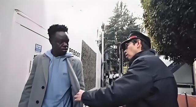 日本这个国家，对黑人严防死守，对欧美白人爱搭不理，但是对待黄种人，特别是中国人、