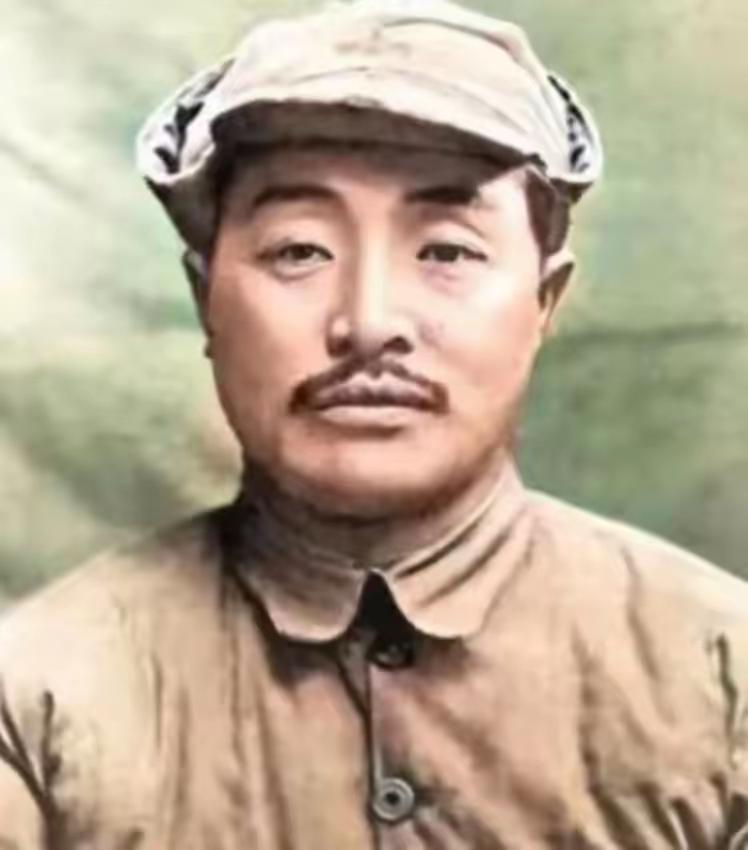 1939年，贺龙打算提拔自己的老部下担任旅长，上报之后，伟人却突然反问一句：那个