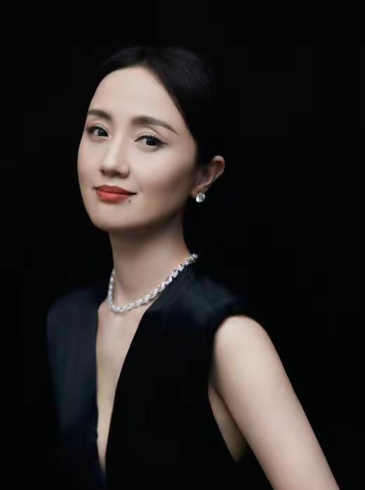朱媛媛去世后，辛柏青依然和岳父母同住，具俊晔则只知道守着墓地陪大S，深情和假意太