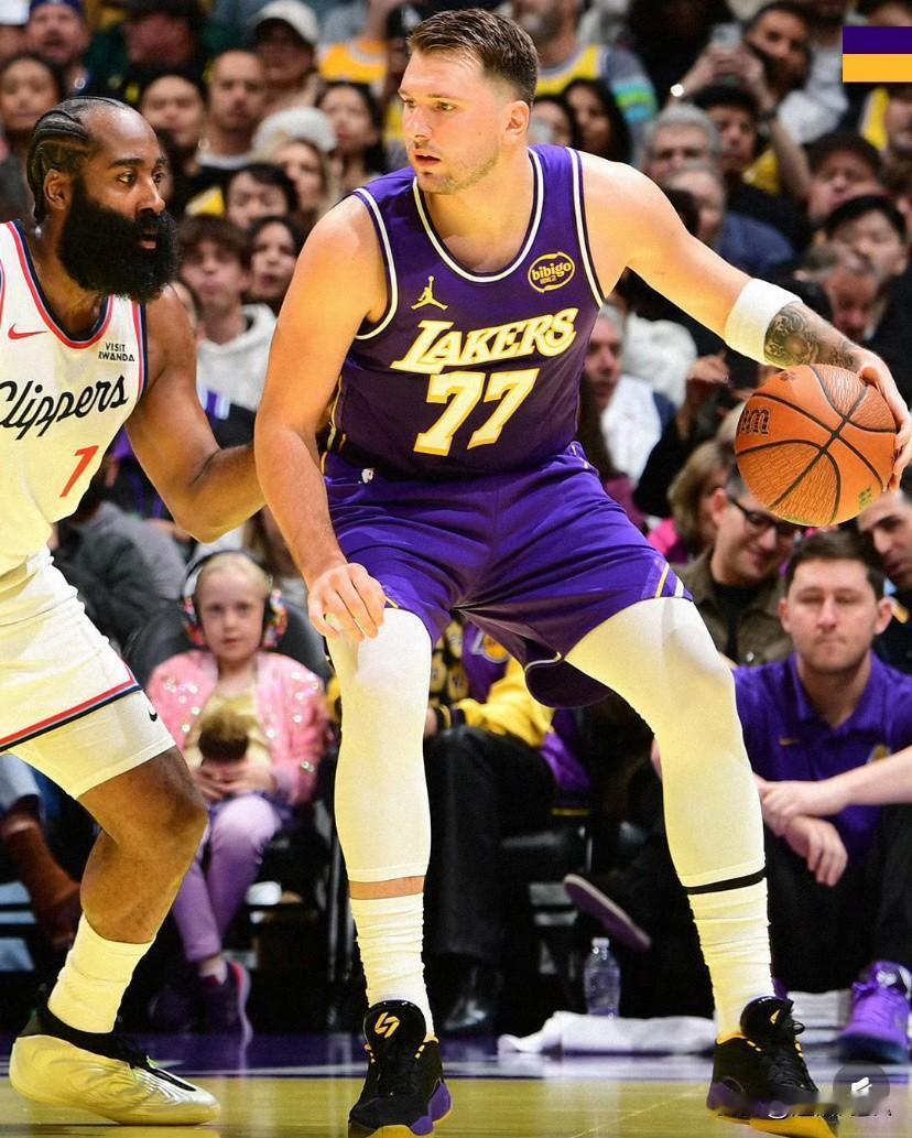 NBA杯：湖人135:118大胜快船，一战打出4个不可思议：第一，哈登在场3