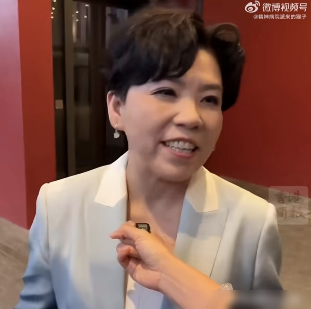 樊振东打不打洛杉矶，邓亚萍一句话捅破了窗户纸：不是他想去就能去，也不是队里要人他就得回。这是他和教练