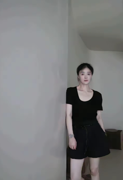 蒋欣，再次瘦出新高度，​却没有了“华贵妃”的气场！​虽说瘦下来上镜好看，漂亮