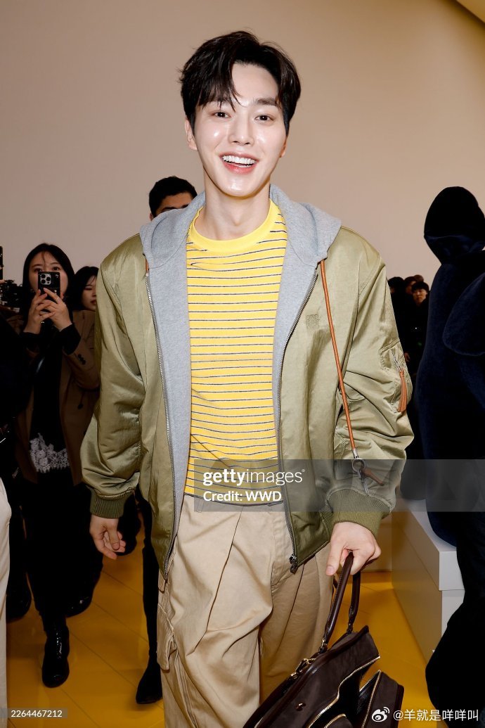 为了保护大家的眼睛我专门把p3放在最后一个给大家眼睛一个适应的时间