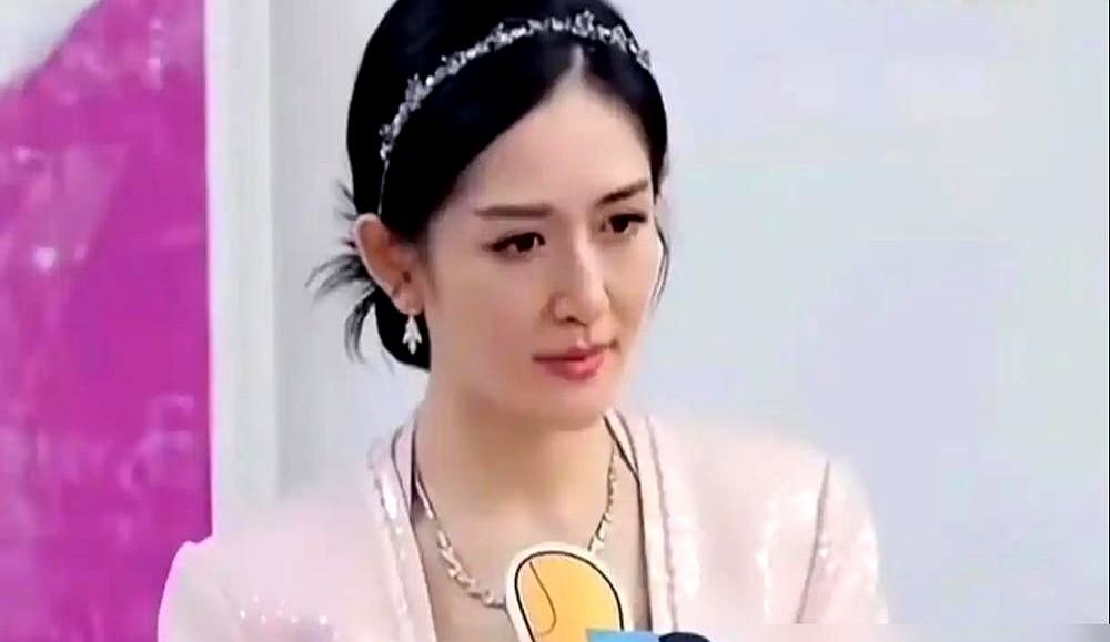 谢娜借3万澳元还3万人民币？这事儿终于清楚了！当年在悉尼录节目，谢娜看上个包