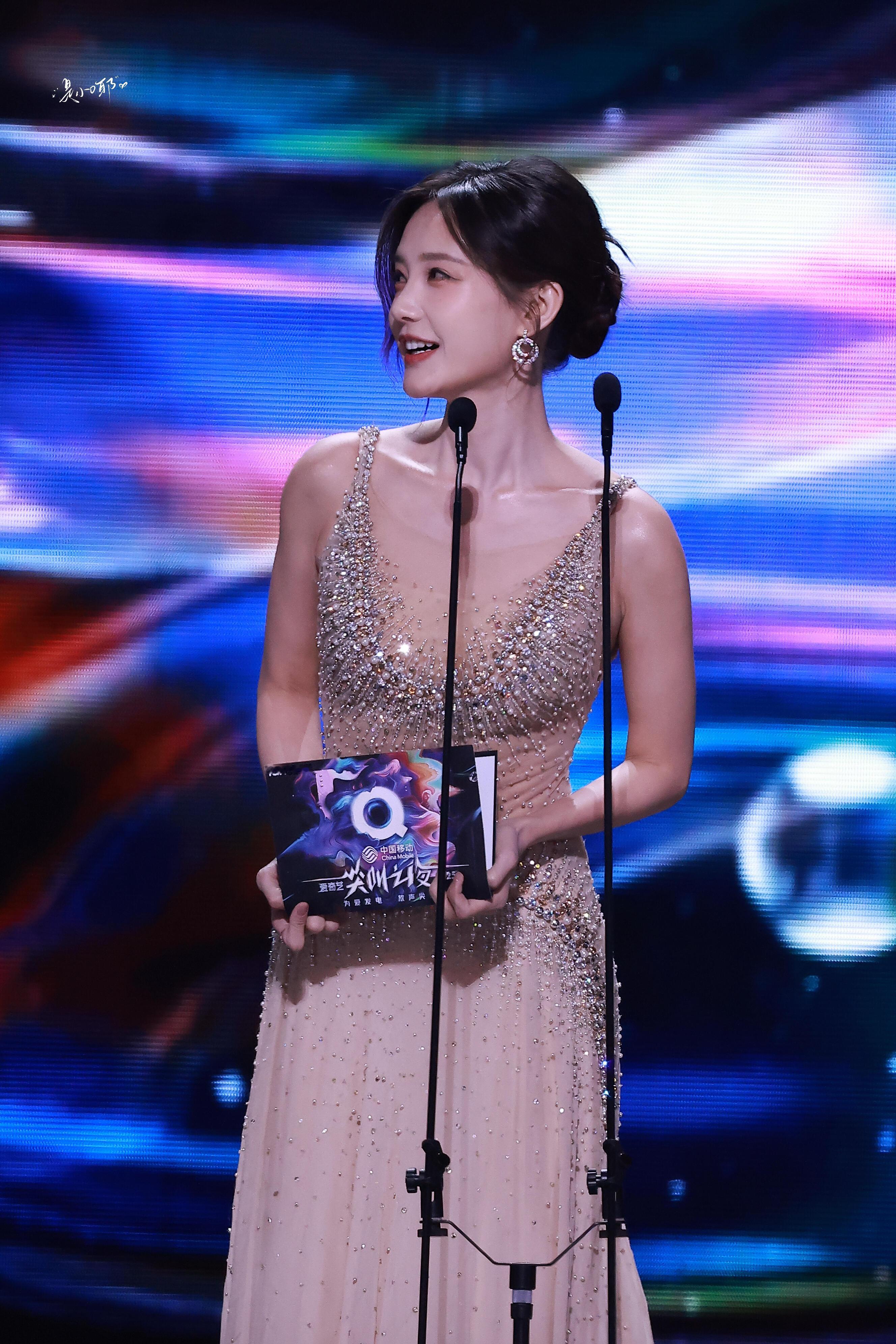 李一桐护崽李一桐尖叫之夜内场饭拍：