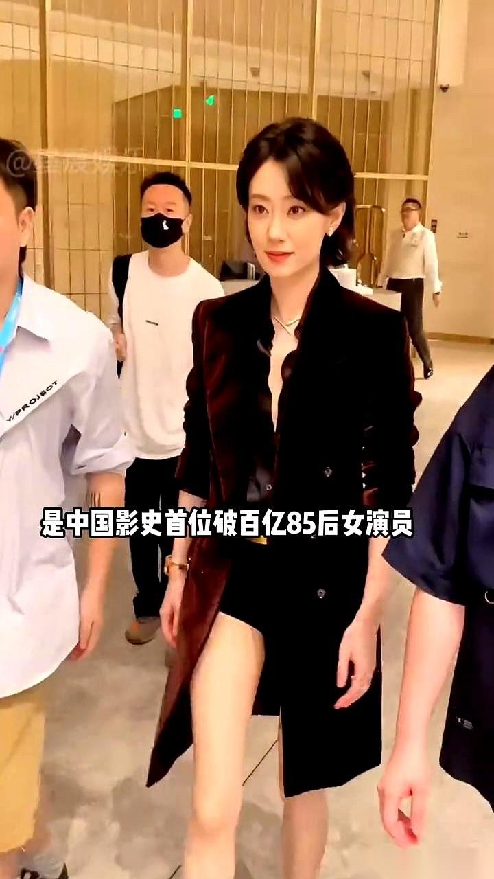 看了网传的《功夫女足》出场费单子，才算看懂了什么叫咖位。女主张小斐，直接开价二