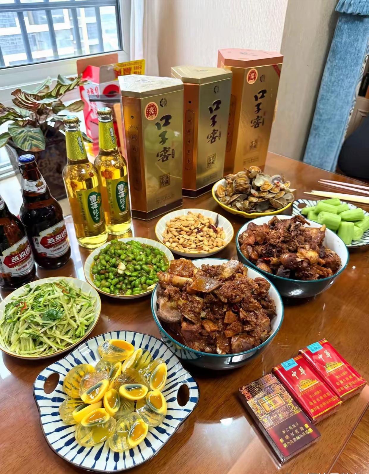 虽然菜不咋地吧，但是烟酒一定要管够？