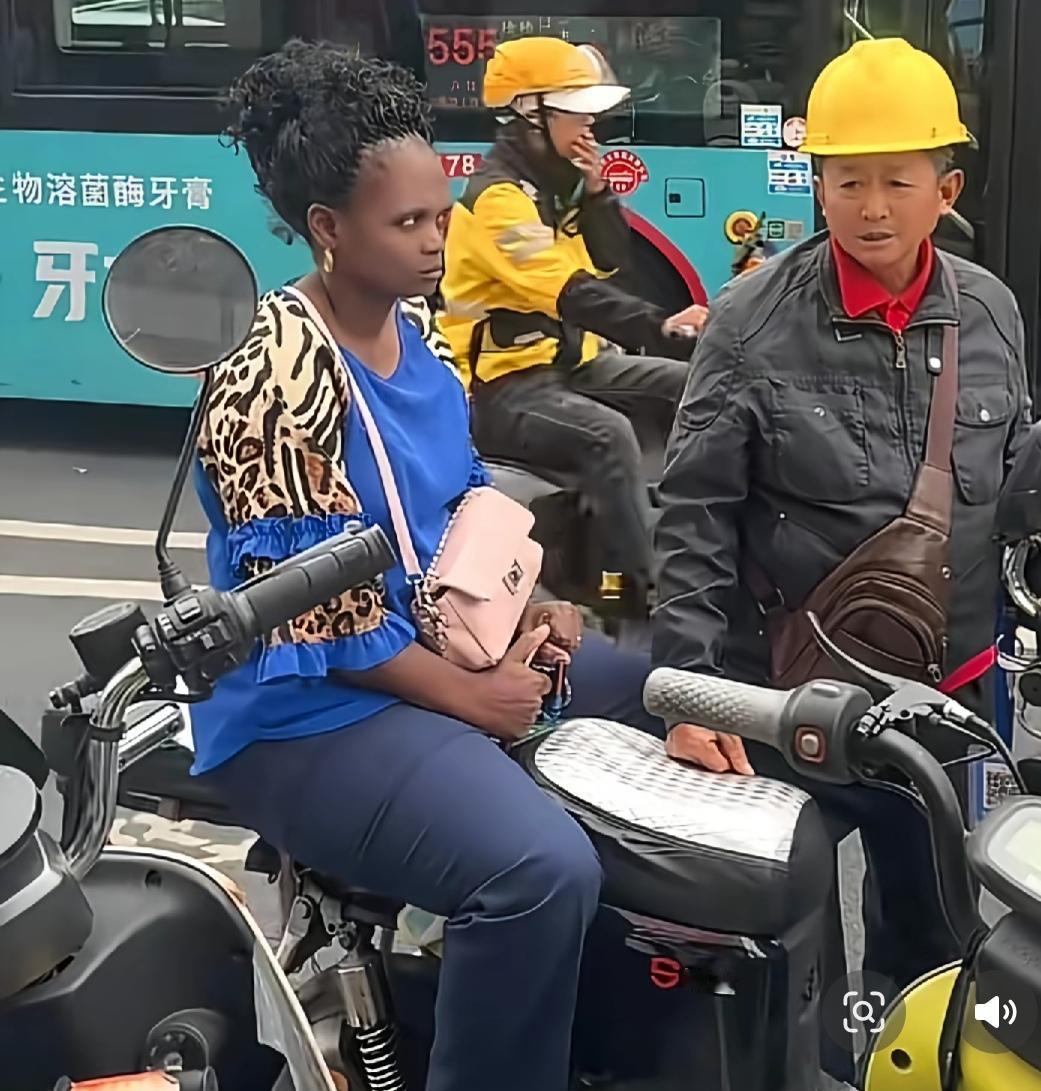 广州，黑人打摩的[捂脸哭][捂脸哭][捂脸哭]黑人在越秀打摩的去花都虎岭，只给大叔1