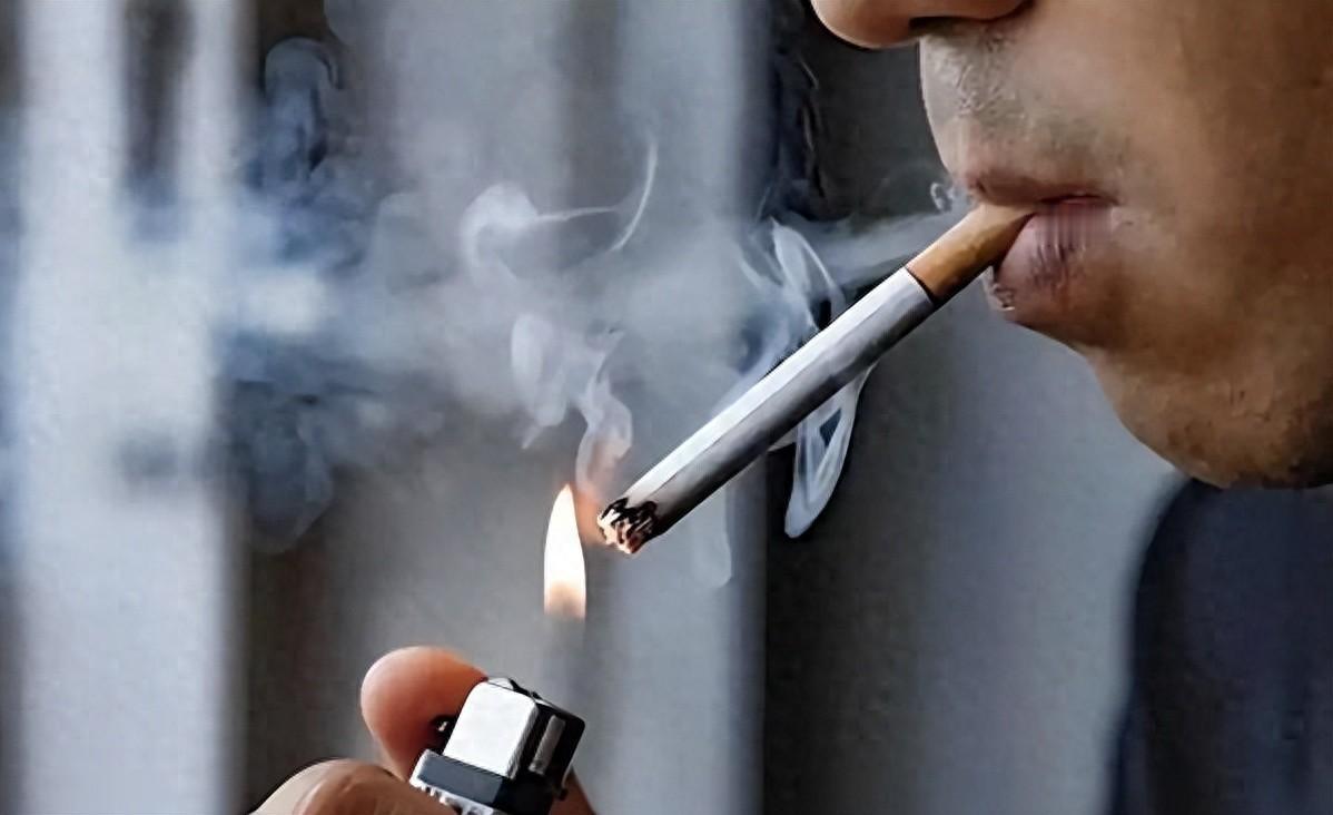 中科院说尼古丁能抗衰？58岁烟民急诊室还攥着烟，真相扎心了！凌晨急诊室里，