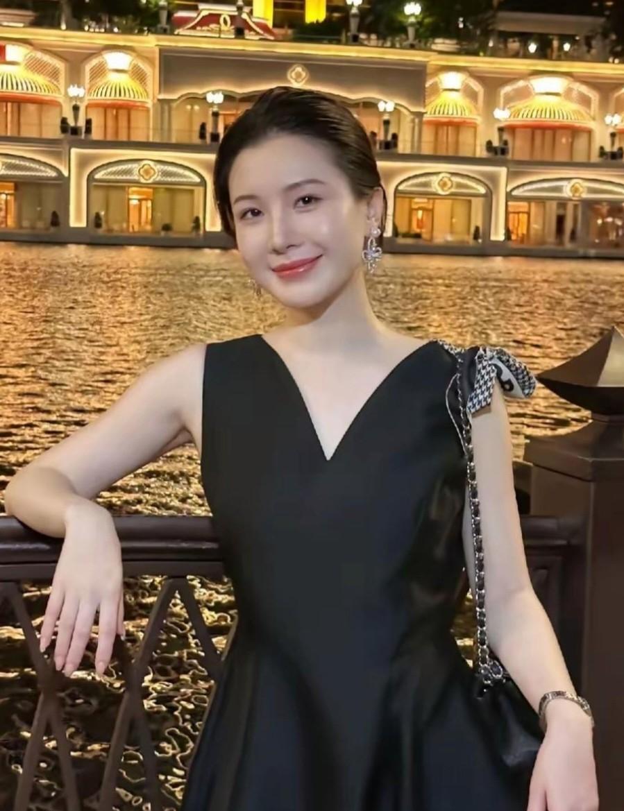 精致温婉的上海女人！上海女人的精致可不只是穿得好看那么简单，那是从骨子里透出来