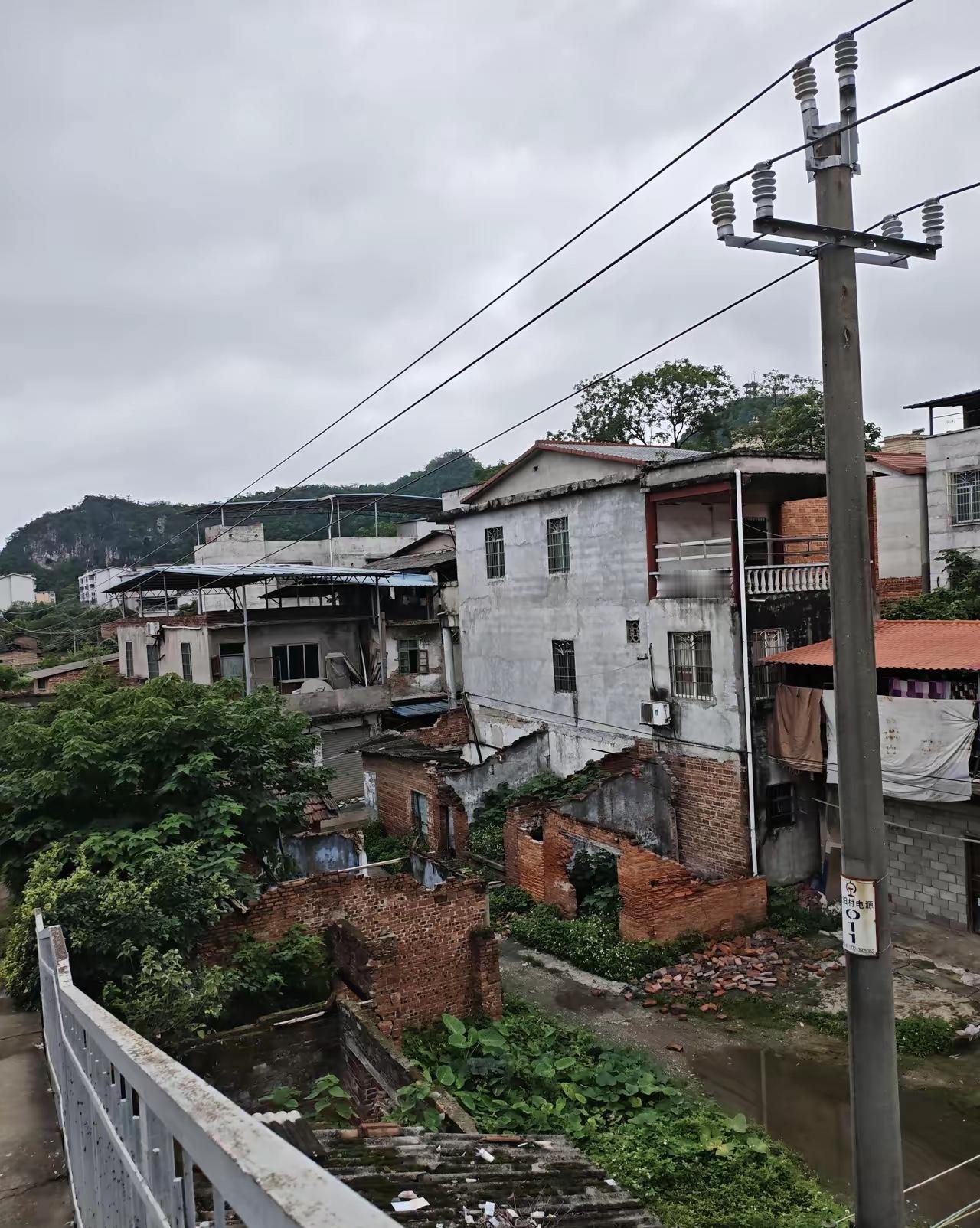 柳州地震，大部分平安倒塌的是多年的老房子，而且是自建的，质量肯定差了，所以其