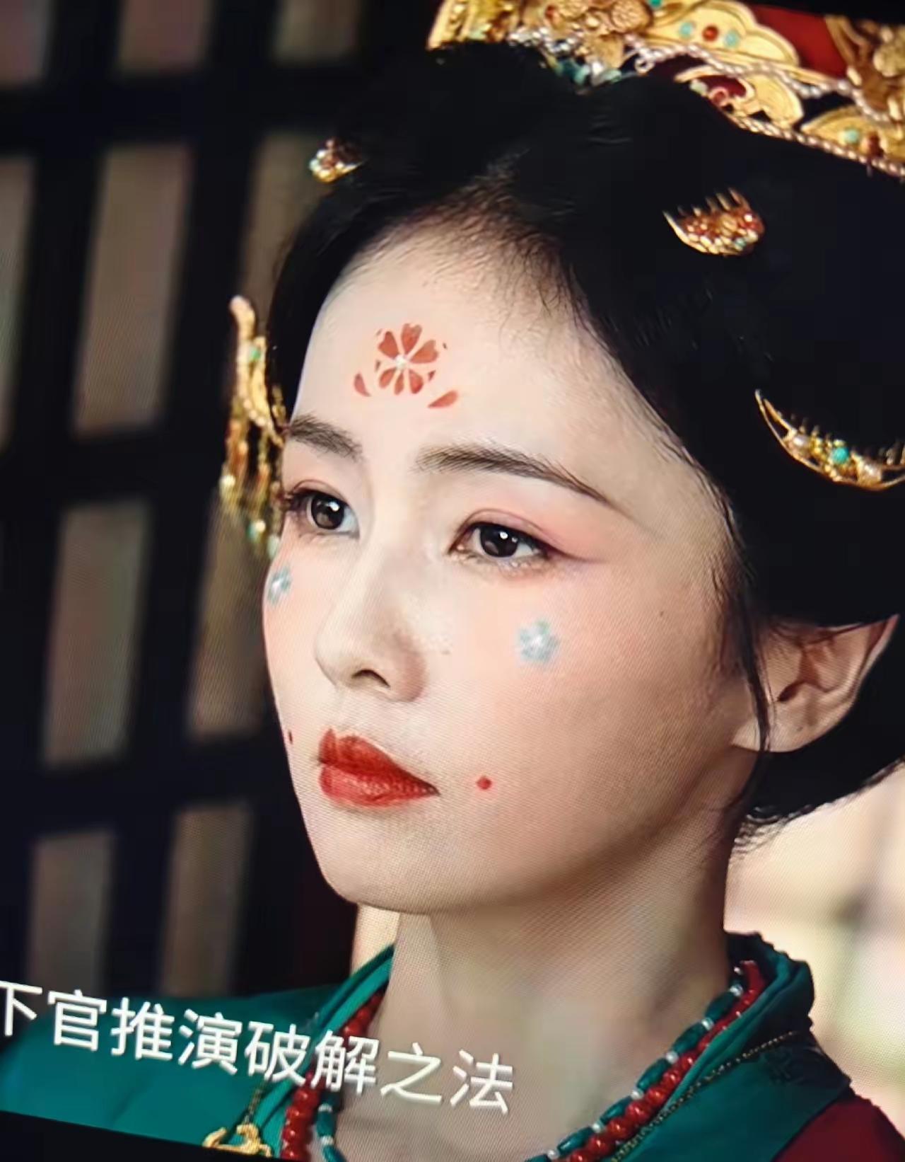 白鹿&《莫离》剧组：是真没招了。杨紫的《家业》被观众吐槽磨皮严重，白鹿的《莫