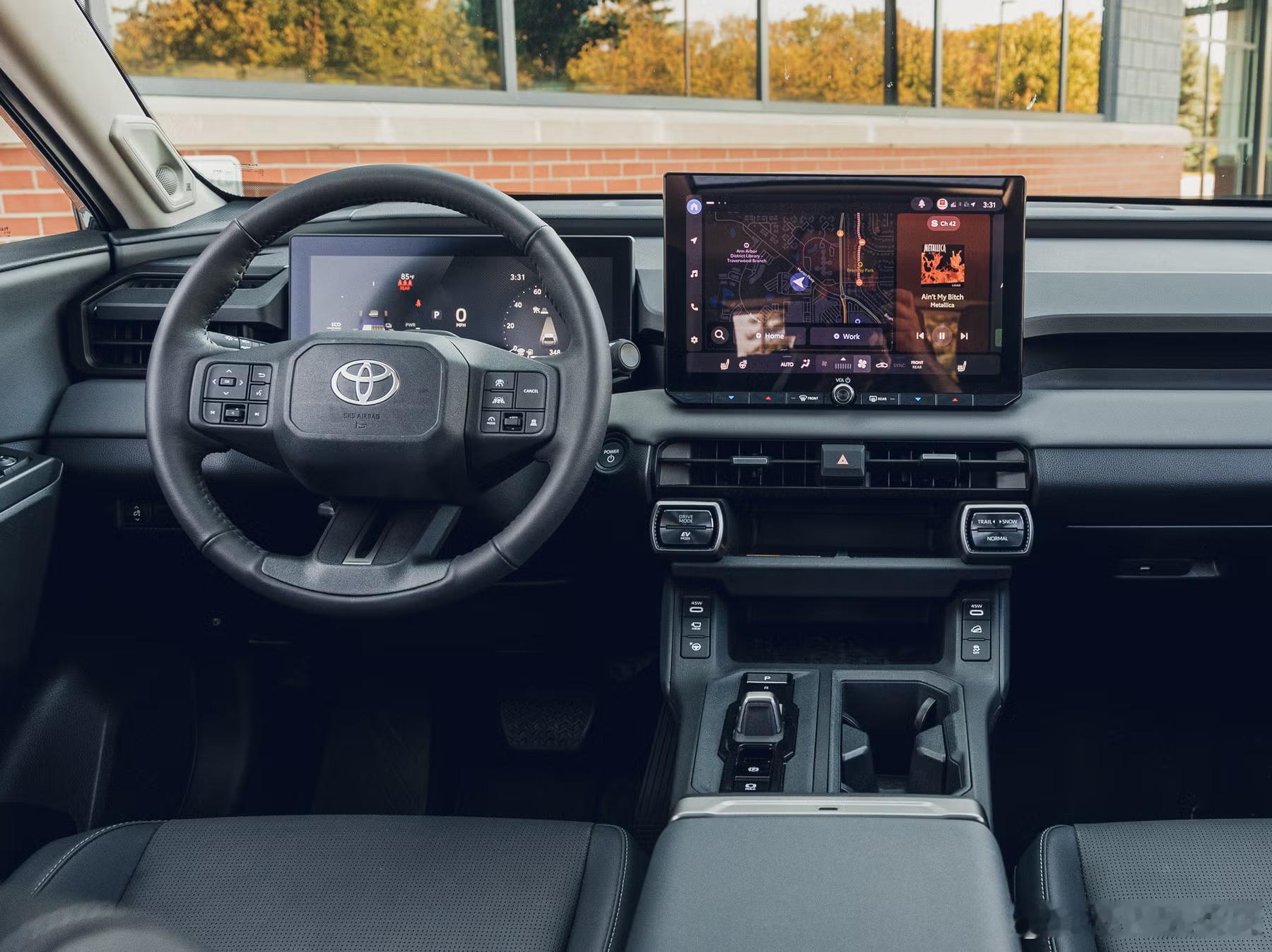 早上看到一辆新rav4，外观我觉得还不错查了一下，内饰就很离谱了，我觉得美版内饰