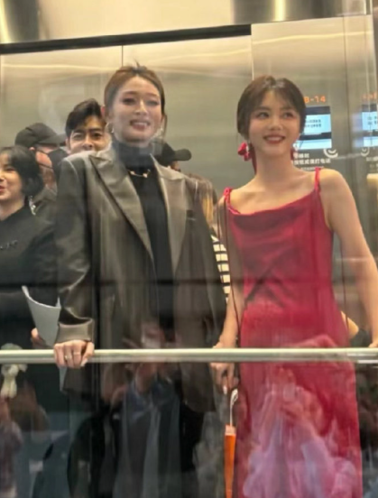 妈呀我要哭了….简直惊为天人谭松韵你有这样的脸做什么都会成功的！​​​