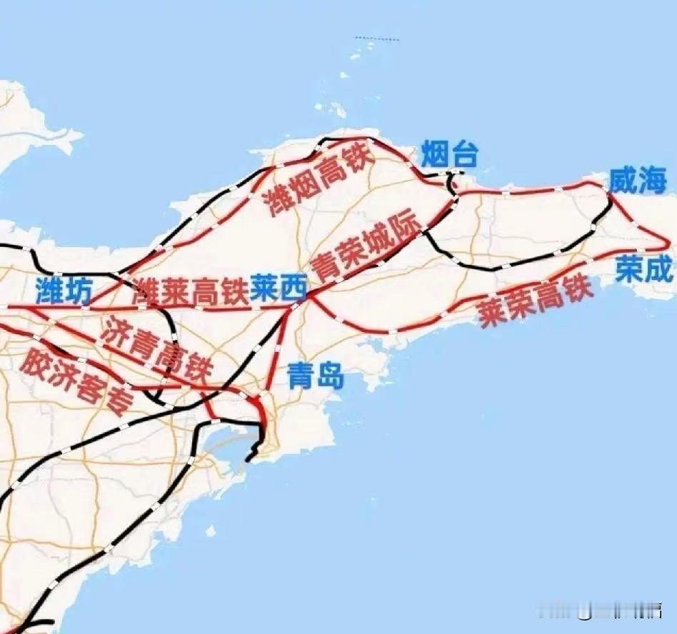 “一核三翼”高铁网让胶东半岛城市圈形成闭环。实现了县县通高铁的目标。一核：青荣