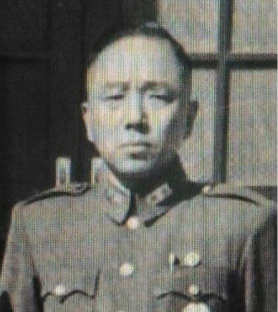 要说国民党将领中，最怕死，又最没有人格者，当属冷欣。  1945年8月21