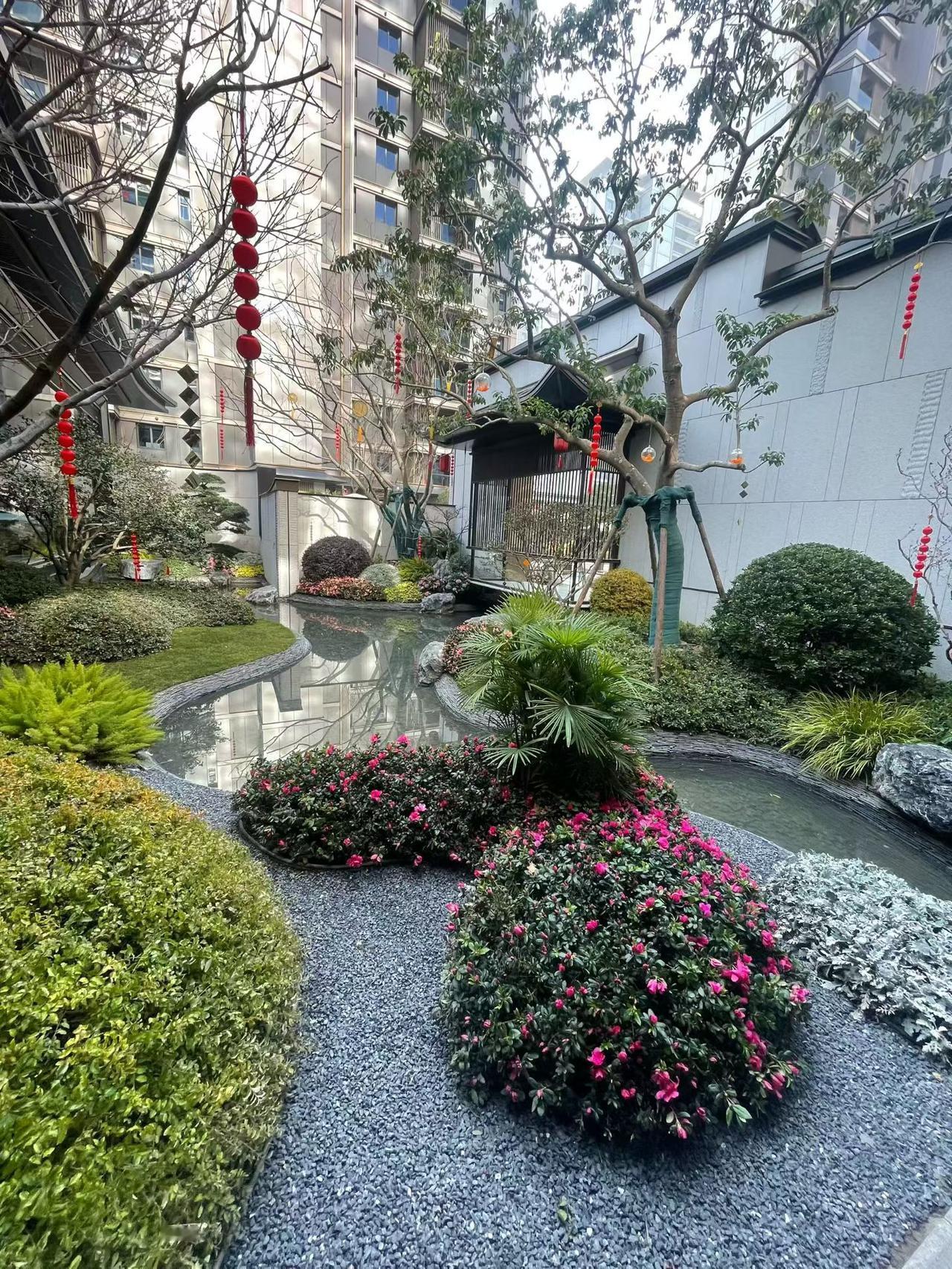 我想说：“你一路摸爬滚打，吃过不少苦，也受过不少委屈，但从未放弃。生活里有过迷