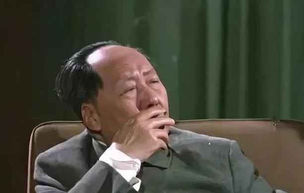 为啥不收拾日本？毛主席早道破关键，不是怂是顶级大格局！毛主席早把底说透了：“日本